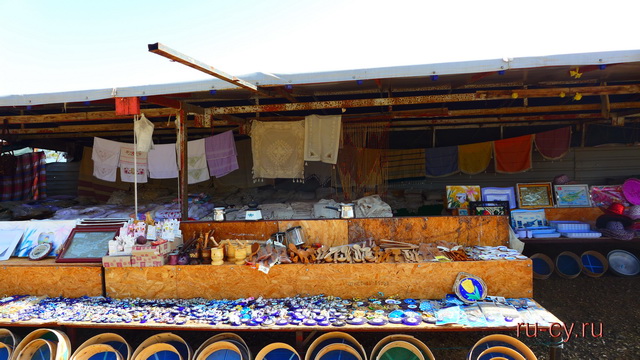 рынок напротив монастыря