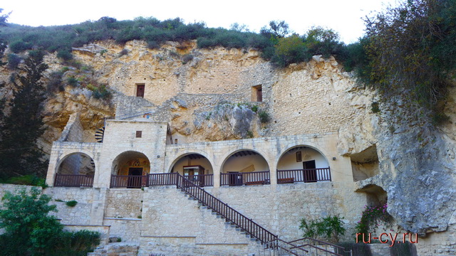 монастырь на Кипре